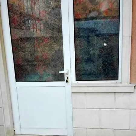 Апартамент център варна, на минути пеш от морето! *