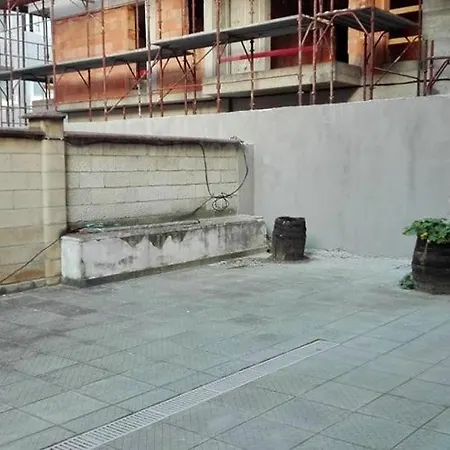 Апартамент център варна, на минути пеш от морето!